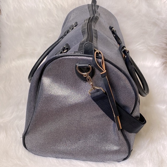 Adrienne Vittadini Travel Bag - Picture 5 of 5